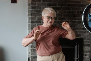 woman dancing